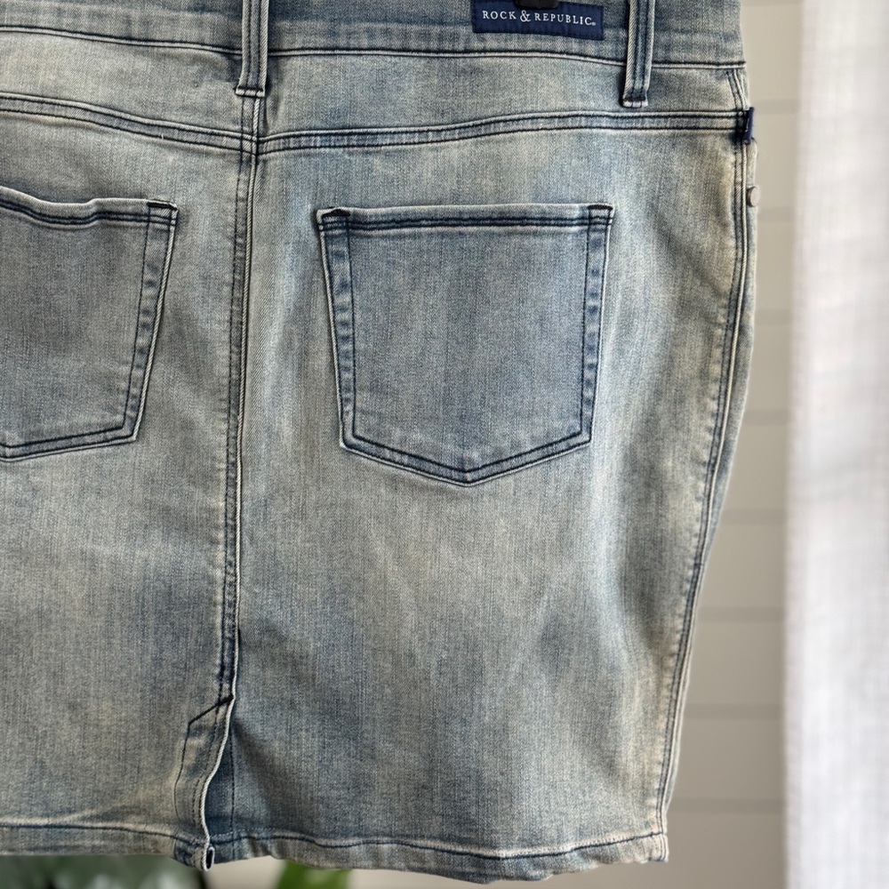 Rock & Republic Khloe Denim Mini Skirt in Faded Blue - Picture 7 of 12